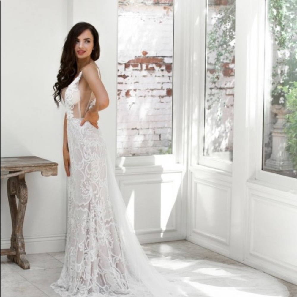 Beautiful Cizzy bridal gown ivory